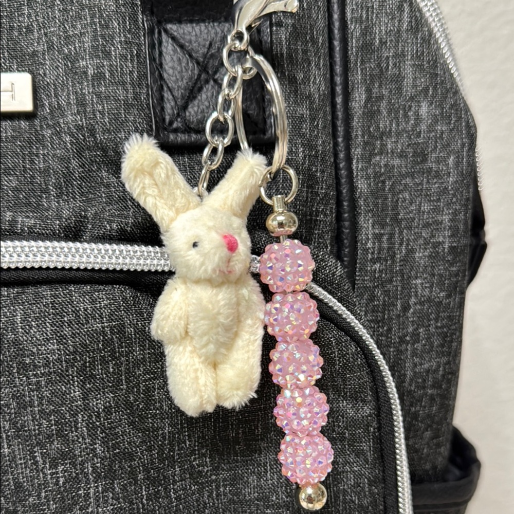 🐰 Adorable Plush Bunny Keychain with Pink Beaded Accents 🐰 - Picture 3 of 10
